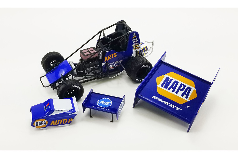 Winged Sprint Car #18 Brad Doty National Sprint Car Hall of Fame and Museum World of Outlaws (1986) 1/18 Diecast Model Car by Acme A1809525 送料無料 ACD18SC25G \u2013 2024 James McFadden #23x Team Brady Racing 1:18th