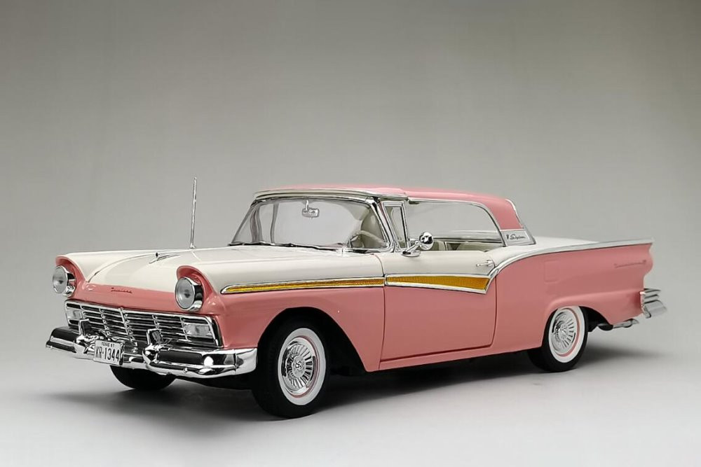 1957 Ford Fairlane 500 Skyliner, Coral Pink & Colonial White - Sun Star  1344 - 1/18 Diecast Car