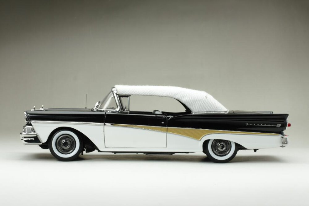 1958 Ford Fairlane 500 Closed Convertible, White and Raven Black - Sun Star 5286 - 1/18 Diecast Car