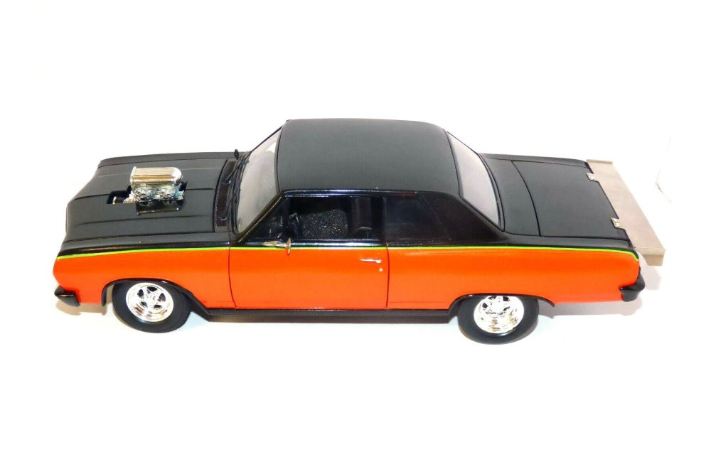 1965 Chevy Chevelle SS, Orange and Black - Acme A1805309 - 1