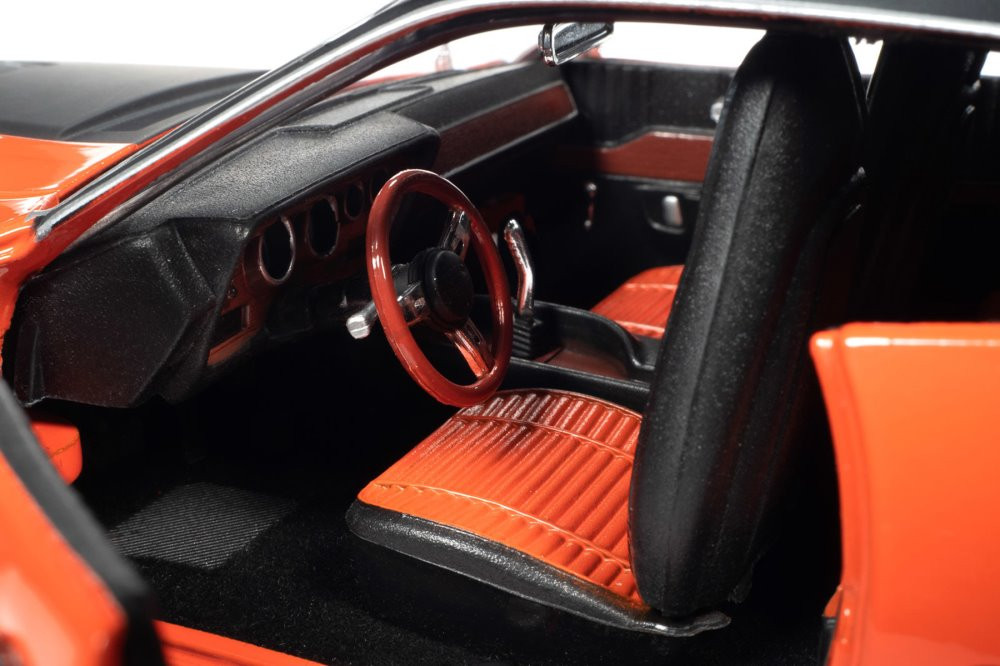 1971 Plymouth GTX Hardtop, V2 Tor Red and Black - Auto World