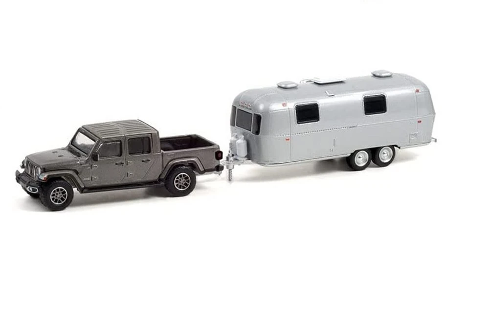 2020 Jeep Gladiator with Airstream Double-Axle Land Yacht Safari
