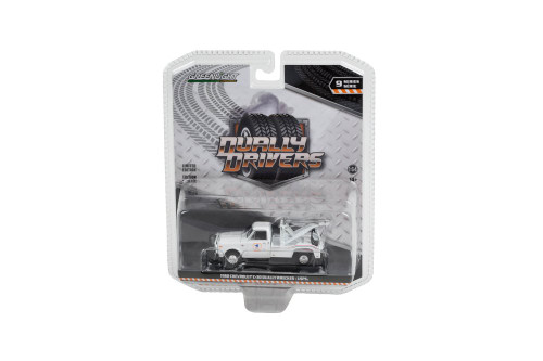 1968 Chevy C-30 Dually Wrecker, White - Greenlight 46090A/48 - 1/64 scale Diecast Model Toy Car