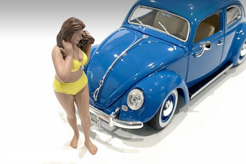 Beach Girls - Amy, Yellow - American Diorama 76316 - 1/18 scale Figurine - Diorama Accessory