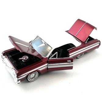 Modèle Réduit Chevrolet Impala Lowrider 1964 - Échelle 1:24, Marque MotorMax, Bleu Et Blanc, Neuf