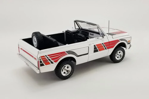 1971 Chevy K5 Blazer, White /Red - Acme A1807705 - 1/18 Scale Diecast Model Toy Car