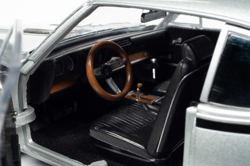 1968 Oldsmobile Cutlass Hurst, Silver - Auto World AMM1287 - 1/18 Scale Diecast Car