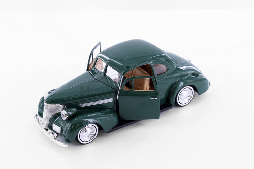 Showcasts 1939 Chevrolet Coupe Hardtop Diecast Car Set - Box of 4 1/24 Scale Diecast Model Cars, Assorted Colors
