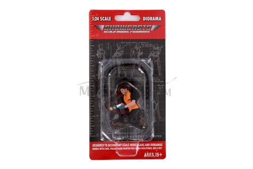 Detail Masters Figure 1 - Wheel Cleaning, Black /Orange - Showcasts AD-24601 - 1/24 Scale Figurine