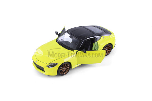 2023 Nissan Z, Yellow w/Black Roof - Showcasts 37904 - 1/24 Scale Diecast Model Toy Car (1 Car, No Box)