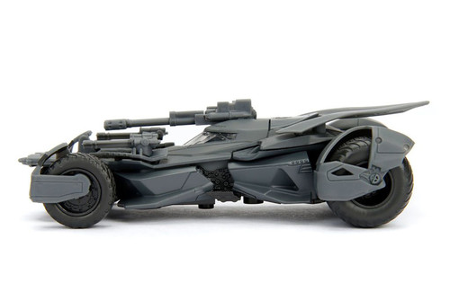 Justice League 2017 Batmobile, Gray - Jada Toys 35759DPB1 - 1/32 Scale Diecast Model Toy Car