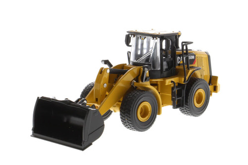 Caterpillar 950M Wheel Loader w/2 Log Poles, Yellow - Diecast Masters 85635 - 1/64 Scale Diecast Model Toy Car