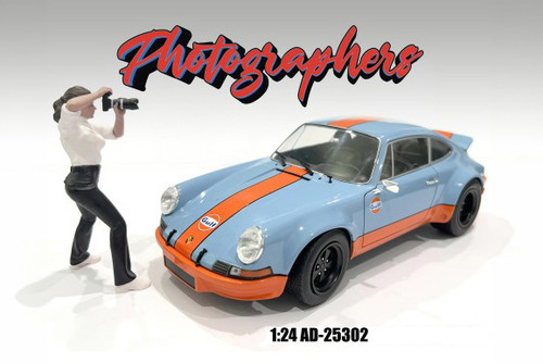 "Photographers" Figure #2, Black/White - Showcasts AD-25302 - 1/24 Scale Resin Diorama Figurine