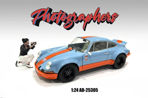 "Photographers" Figure #5, Black/White - Showcasts AD-25305 - 1/24 Scale Resin Diorama Figurine