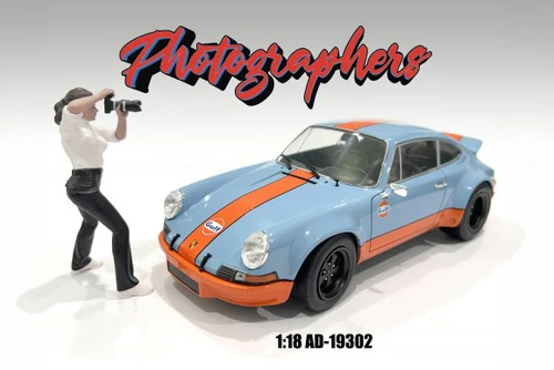 "Photographers" Figure #2, Black/White - Showcasts AD-19302 - 1/18 Scale Resin Diorama Figurine