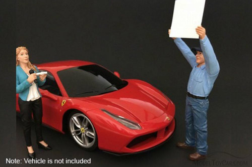 Camera Crew II Crew Holding Reflector - American Diorama 77478 - 1/24 Scale Diecast Model Toy Car