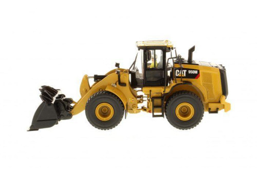 Caterpillar 950M Wheel Loader with Operator, Yellow - Diecast Masters 85914 - 1/50 scale Diecast Vehicle Replica