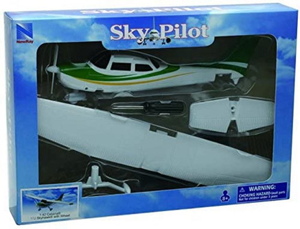 Cessna 172 Skyhawk Model Kit, White - New Ray 20665 - 1/42 scale Model Toy Kit