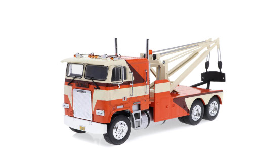 1984 Freightliner FLA 9664 Tow Truck, Orange - Greenlight 86631 - 1/43 Scale Diecast Replica