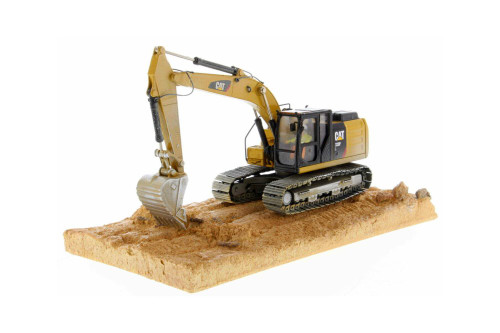 Caterpillar 320F Weathered Excavator with operator - Diecast Masters 85701 - 1/50 Scale Replica