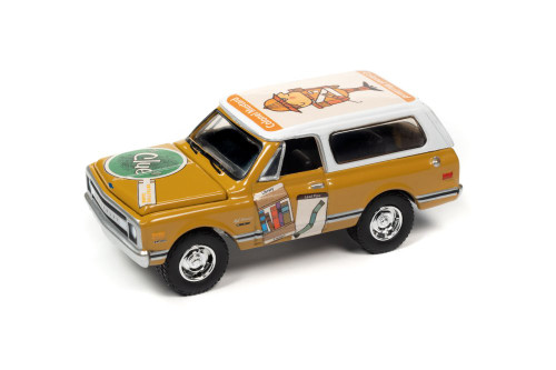 1970 Chevy Blazer with Colonel Mustard Poker Chip, Clue - Johnny Lightning - 1/64 Scale Diecast Car