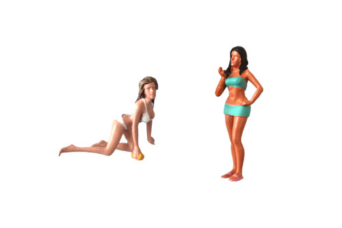 Car Wash Girls Set 1 (Dorothy and Barbara) - American Diorama 38355 - 1/43 Scale Figurine Accessory