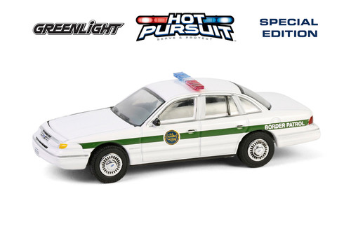 1997 Ford LTD Crown Victoria - U.S. Customs & Border Protection Patrol, White/Green - Greenlight 43035C/48 - 1/64 Scale Diecast Model Toy Car