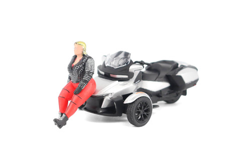 Can-Am Spyder RT 3-Wheel Motorcycle w/Standing Rider, Hyper Silver - Diecast Masters 60016 - 1/32 Scale Diecast Model Toy Bike