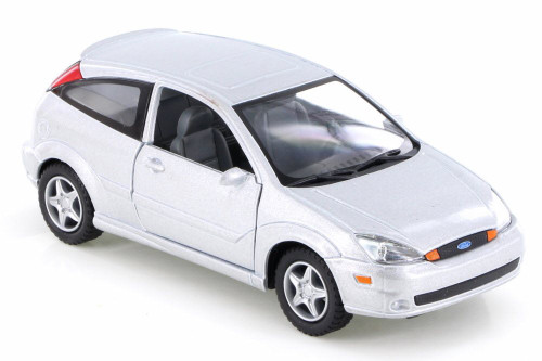 新品　ミニカー　1/43『Ford Focus 2000 GHIA』シルバー 2002 Ford SVT Focus, Silver - Kinsmart KT5082D - 1/34 Scale