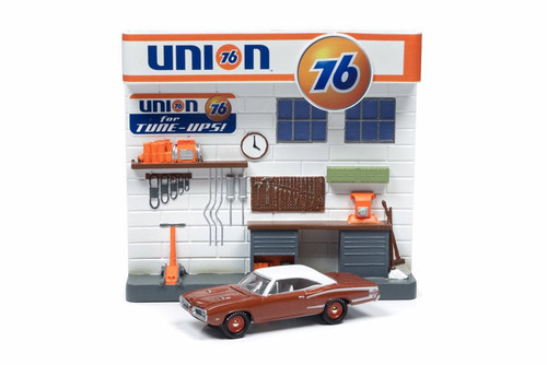 1970 Dodge Coronet Super Bee and Union 76 Interior Gas Station Facade, Red - Round 2 JLDR007/24 - 1/64 scale Diecast Model Toy Car