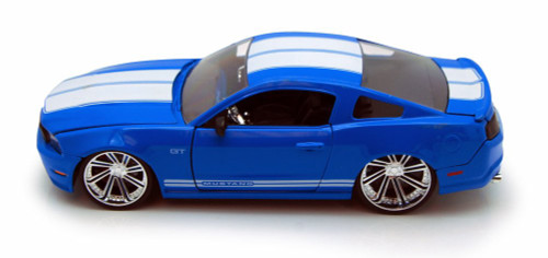 2010 Ford Mustang GTw/ -  Toys 92206 - 1/24 scale Diecast Model Toy Car (Brand New, but NOT IN BOX)