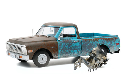 1971 Chevy C-10 PickupWeathered with Alien Figure, HWY18021 - 1/18 scale Diecast Model Toy Car