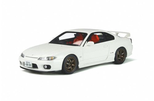 【美品】NISSAN SILVIA spec-R S15 1999車　フィギュア 1/18 Solido 1999 Nissan Silvia S15 Spec-R Aero Aspen White