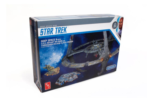 Star Trek Deep Space Nine with U.S.S. Defiant NX-74205 and