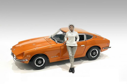 Car Meet 2 Figure I, White w/Beige - American Diorama 76389 - 1/24 Figurine - Diorama Accessory