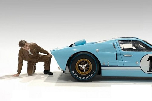 Race Day 1 Figure IV, Light Brown - American Diorama 76286 - 1/18 scale Figurine - Diorama Accessory