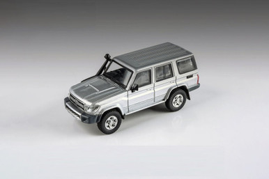 Toyota Land Cruiser LC76, Silver Pearl - Paragon PA55312SV - 1/64