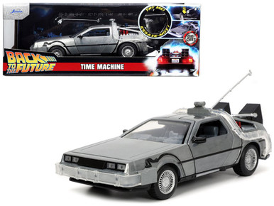 3329114-jada-silver-delorean-