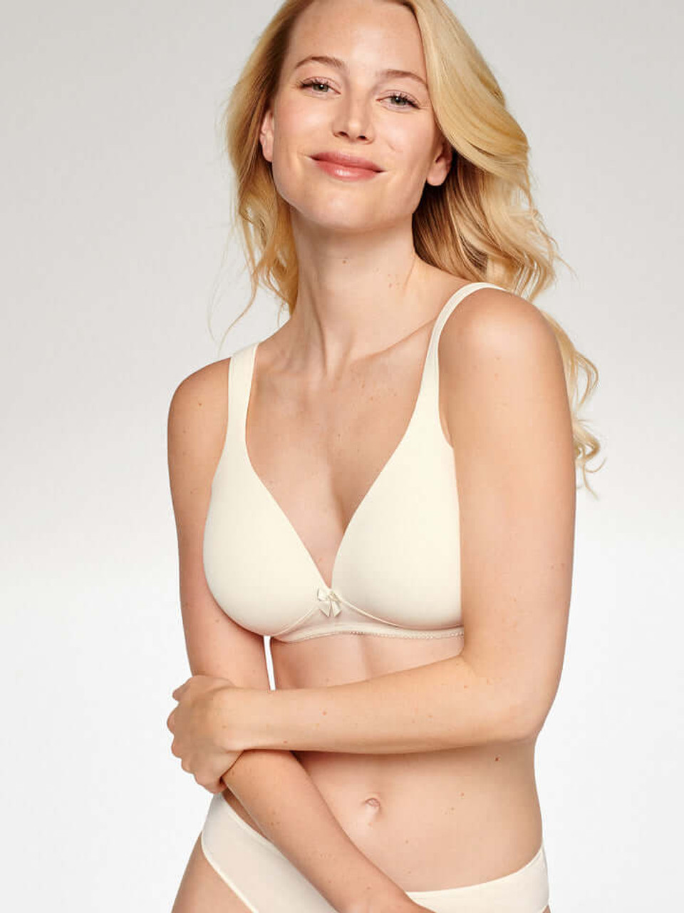 Naturana Wireless Seamless Padded T-Shirt Bra with Relief Straps 5266