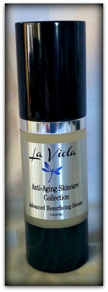 ADVANCED RESURFACING SERUM
This gentle but efficient treatment will become a mainstay in your customers’ skin care regimen. With a brightening complex, AHA’s
and hyaluronic acid, this serum restores moisture while protecting the skin from environmental damage. The end result is firmer
looking, radiant skin.
Directions for Use: Apply small amount with fingertips to freshly cleansed and toned face, neck and décolleté areas (avoid direct contact with eyes). Allow time to
absorb prior to moisturizer application.
(98% Naturally Derived /72% Organic) 1 FL OZ (30 ml)


Note: Use only as directed. Avoid contact with the eyes. If irritation persists, discontinue use and consult a physician. It is recommended that prior to exposure to the sun, users cover areas where AHAs have been applied with sunscreen. Contact of the product with the skin must be of limited frequency and duration.