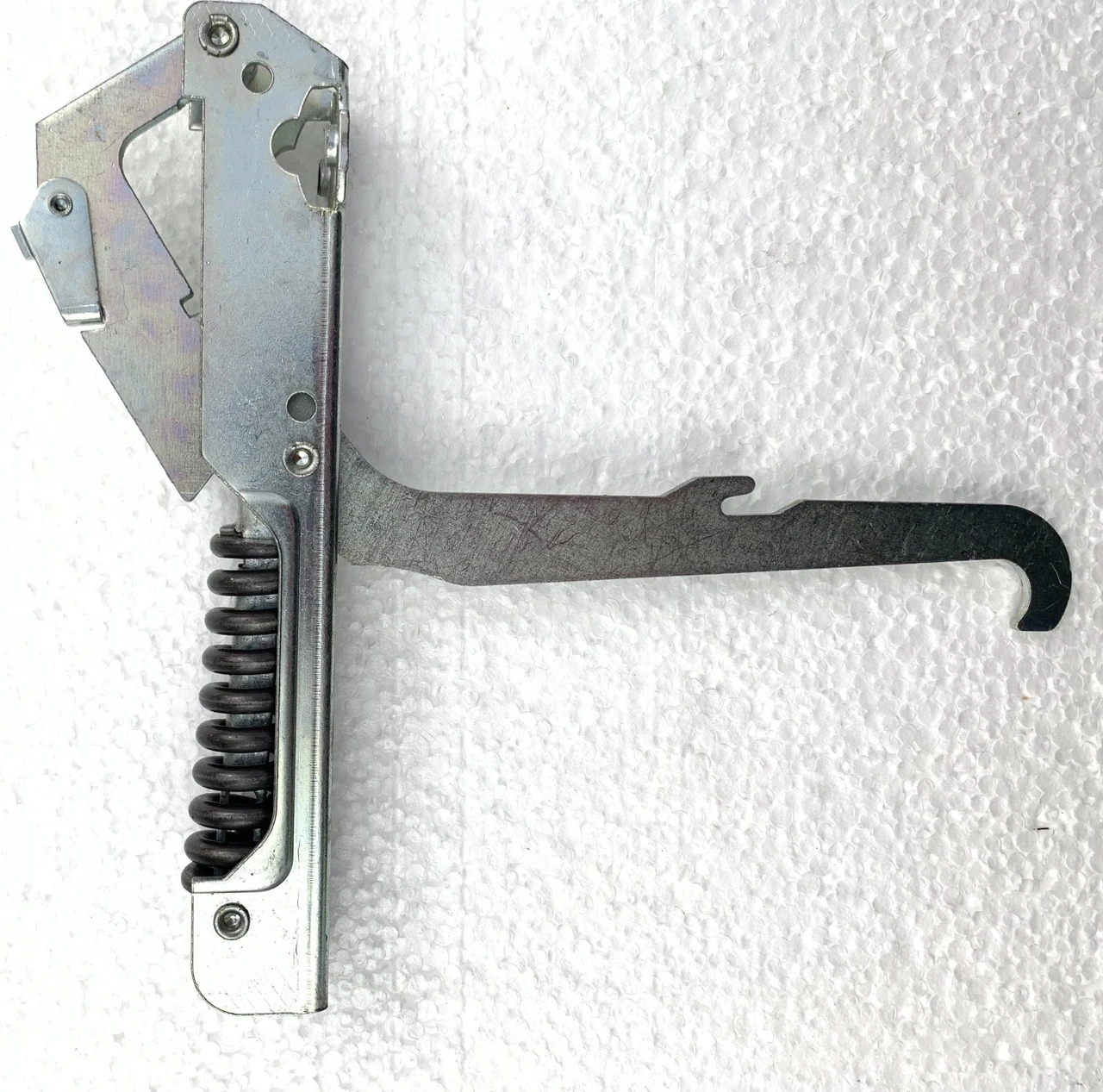 405098