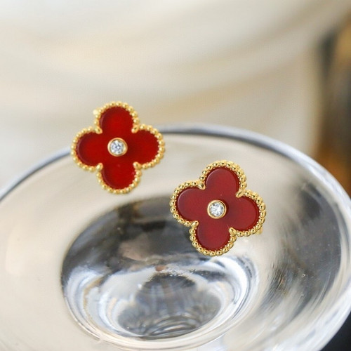VC789 Stud Earrings  VC789 Stud Earrings