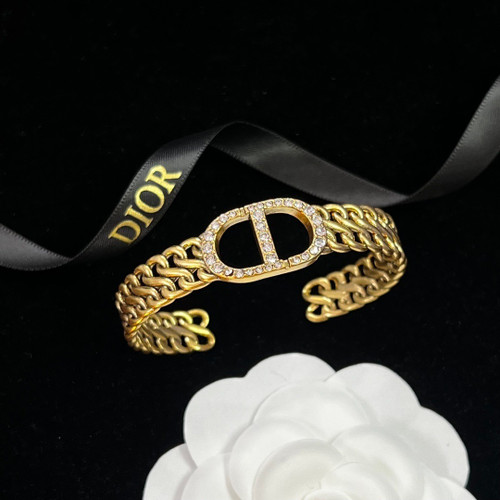 CD582 Bangle