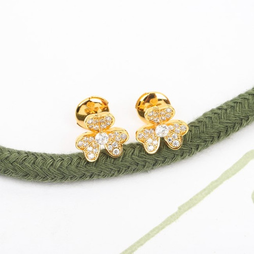 VC592 Stud Earrings