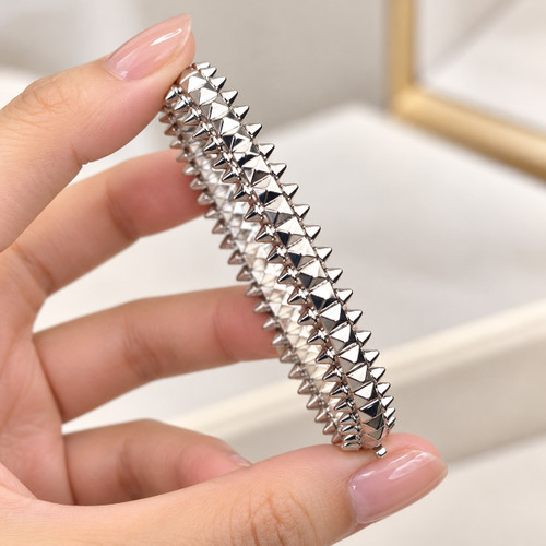 CA681 Bangle 