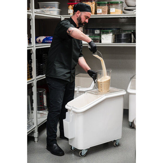 a2zhospo 27 Gallon / 430 Cup White Slant Top Mobile Ingredient Storage Bin with Sliding Lid & S-Hook