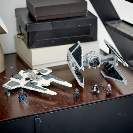 LEGO Star Wars Mandalorian Fang Fighter vs. TIE Interceptor 75348 – Epic Space Battle Awaits!
