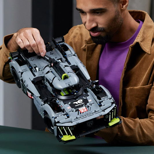 LEGO Technic PEUGEOT 9X8 24H Le Mans Hybrid Hypercar (Model 42156)