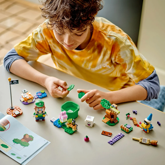 LEGO Super Mario Adventures Starter Set with Interactive LEGO Luigi (71440)