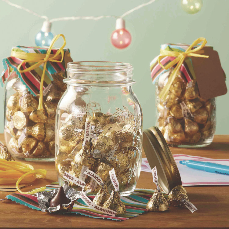 THE HERSHEY COMPANY Hershey®'s 60004091 KISSES with Almonds, Milk Chocolate, 32 oz Pack, 2 Packs/Carton